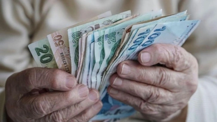 Yapmayanın emekli maaşları %5 düşüyor! Uymayanlar parasını kaybediyor
