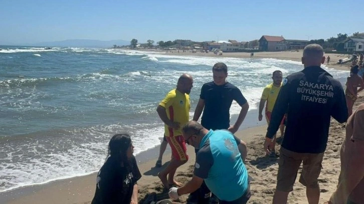Yasağa rağmen denize açıldılar, boğulmaktan son anda kurtuldular
