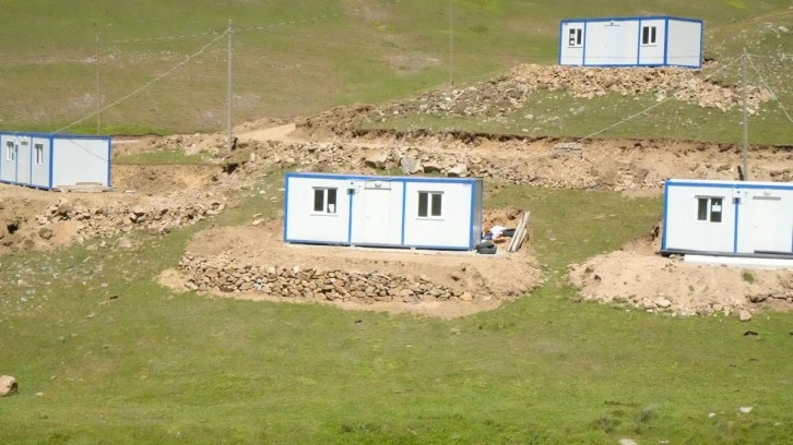 Yaylada tepki çeken görüntü: Bir gecede her yer doldu: Hayvanları otlatacak yer yok!