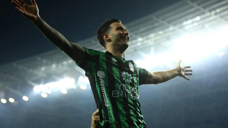 Yeni evinde gol kralı olan eski Galatasaraylı: 'Bana git diye bağırıyorlar'