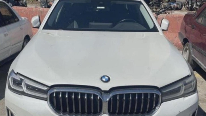 Yeni evli çifte avukat arkadaş kazığı: Araç alma vaadiyle düğün takılarını çarpmış