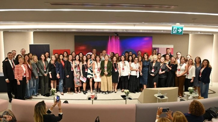 Yenidenbiz Derneği 10. yılında “Değer Yaratanlar”ı onurlandırdı
