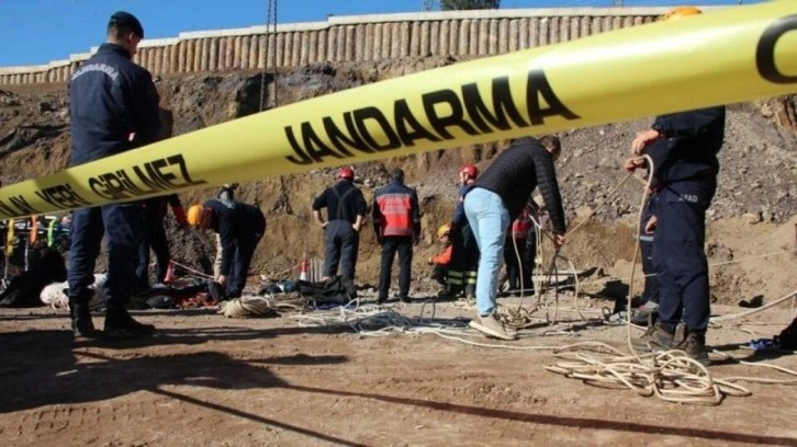 Yol yapımı sırasında kuyuya düştü!