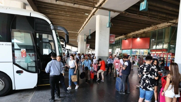 Yolcu otobüslerinde yanınıza oturanlara dikkat: 3 bin polis görevlendirildi