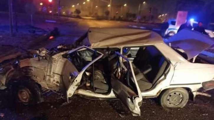 Yolcu otob&uuml;s&uuml; ile &ccedil;arpışan ara&ccedil; hurdaya d&ouml;nd&uuml;: 1 &ouml;l&uuml;, 1 yaralı