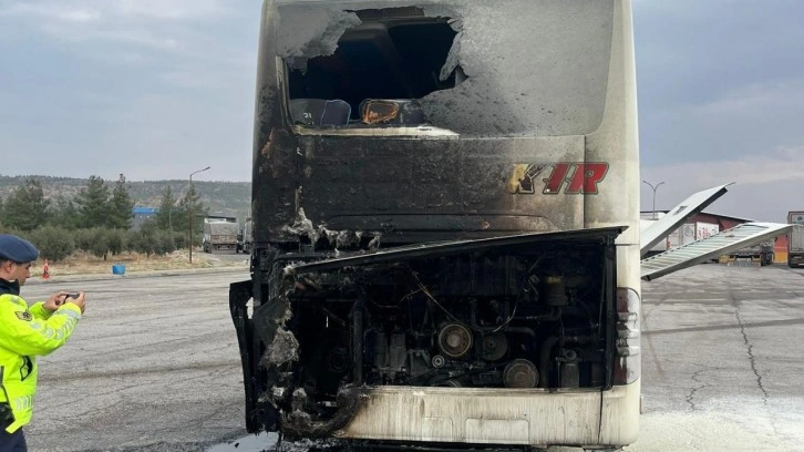 Yolcu otobüsünde korkutan anlar: Seyir halindeyken yangın çıktı
