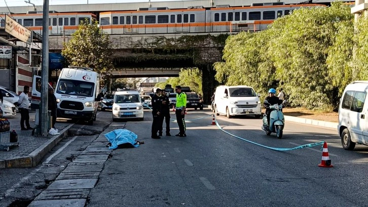 Yolun karşısına geçmek isterken otomobilin çarptığı yaya öldü
