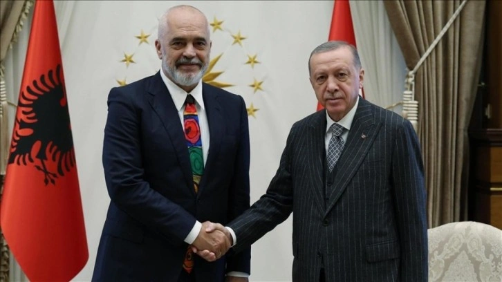 Yunan medyasından Cumhurbaşkanı Erdoğan'ı &ouml;ven Edi Rama'ya sans&uuml;r