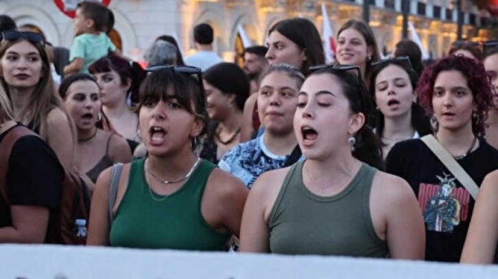 Yunanistan'da h&uuml;k&uuml;met protestosu