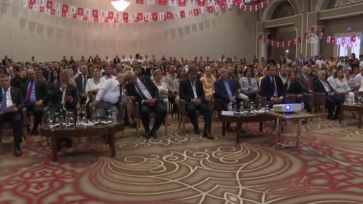 Zafer Partisi Genel Başkanı &Ouml;zdağ, partisinin İzmir il kongresine katıldı