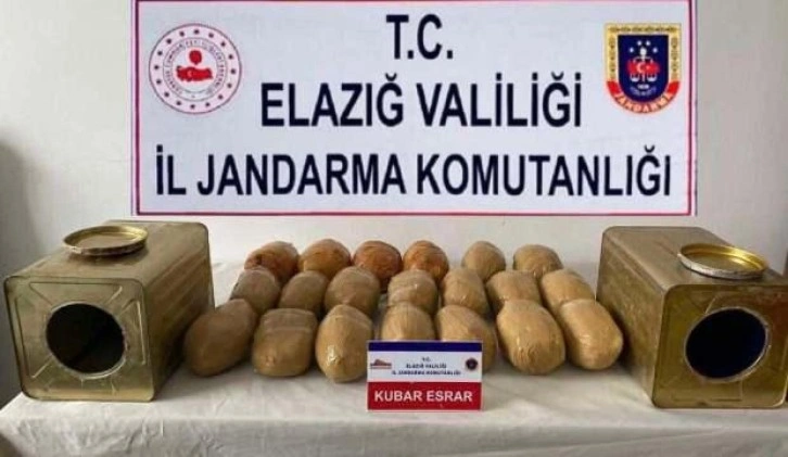 Zeytin tenekelerinden 17 kilo esrar &ccedil;ıktı