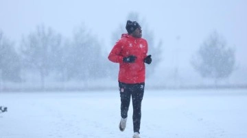 1. Lig ekibi kar yağışı altında antrenman yaptı