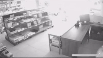 10 yıldır g&ouml;rmediği oğlunun borcu y&uuml;z&uuml;nden bombalı saldırıya uğradı