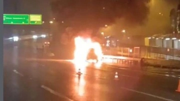 15 Temmuz Şehitler Köprüsü'nde otomobil alev alev yandı