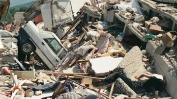 17 Ağustos depremi kaç şiddetindeydi? 17 Ağustos Gölcük depreminde kaç kişi öldü?