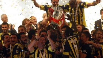 17 yıl önce Fenerbahçe'de oynuyordu: 44 yaşında 7. Lig ekibine imza attı