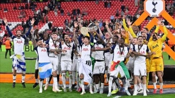 17 yıl sonra kupa getiren hocasını kovmuştu! Yeni teknik direktör açıklandı