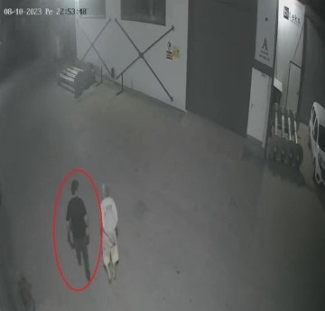 19 yaşındaki Batuhan'ın sır &ouml;l&uuml;m&uuml;: &Uuml;zerinde sadece i&ccedil; &ccedil;amaşırı ve toka bulundu