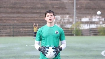2. Lig ekibinde oynayan 15 yaşındaki kaleci Süper Lig devine doğru