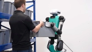 20 saat &ccedil;alıştırdılar... Yoğun iş temposuna dayanamayan robot bayıldı!