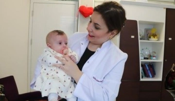 28 haftalıkken 580 gram d&uuml;nyaya gelen Sude bebek hayata tutundu