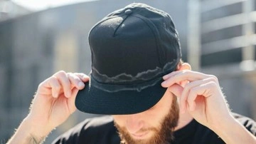 3 kolay y&ouml;ntem: Şapkadan ter lekesi nasıl &ccedil;ıkarılır?