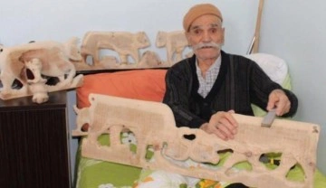 36 yıl &ouml;nce ağlamaktan g&ouml;zlerini kaybetti! Ahşap oyma işiyle hayvan fig&uuml;rleri yapıyor