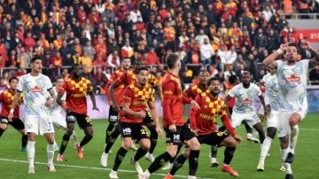 4 yıl boyunca Galatasaray'da oynamıştı: Süper Lig'e tutunamadı, veda etti