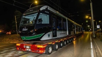 7'nci tramvay raylara indirildi