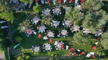 70 yaş &uuml;st&uuml; 500 babanın buluşmasında duygusal anlar!