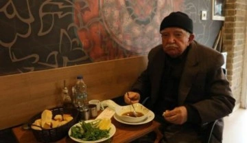 91 yaşındaki Cavit amca koronavir&uuml;se hi&ccedil; yakalanmadı, sırrını a&ccedil;ıkladı: Kelle pa&ccedil;a