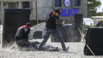 ABD tehditlerine karşı Venezuela'dan hamle! Genci yaşlısı sahaya indi