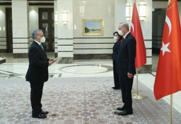 ABD ve İtalya'nın Ankara B&uuml;y&uuml;kel&ccedil;ileri, Cumhurbaşkanı Erdoğan'a g&uuml;ven mektubu sundu
