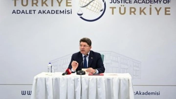 Adalet Bakanı Tunç, hakim-savcı yardımcılarıyla bir araya geldi