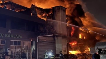 Adana'da hırdavat dükkanında korkutan yangın!