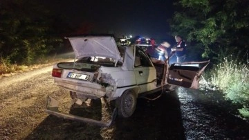 Adana'da otomobil ile kamyonet çarpıştı, 4 kişi yaralandı