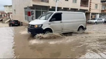 Adana&rsquo;da yağmur sele neden oldu