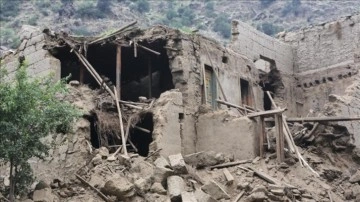 Afganistan’da deprem göçü! Korkan halk evini köyünü terk etti!