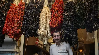 Yaklaşık 200 yıllık dükkanda beş kuşaktır ticaret yapıyorlar