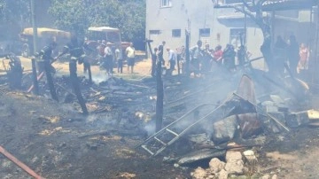 Ahırda yangın: 30 küçükbaş telef oldu