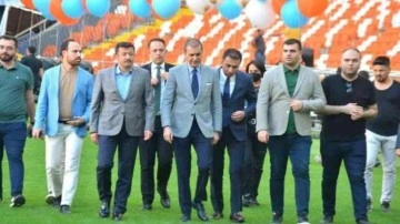 AK Parti'li &Ccedil;elik, gazeteciler ve sosyal medya fenomenleriyle buluştu