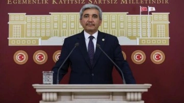 AK Parti'li Taşkın: Mersin'in gelişmesi i&ccedil;in &ccedil;alışmaları s&uuml;rd&uuml;r&uuml;yoruz