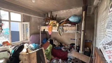 Akılalmaz g&ouml;r&uuml;nt&uuml;! Eve giren ekipler şoke oldu