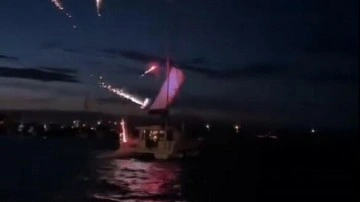 Akrobatik şov kabusa döndü: Paramotorla tekneye böyle çarptı