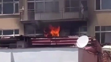 Aksaray'da bir apartmanın 3. katında yangın