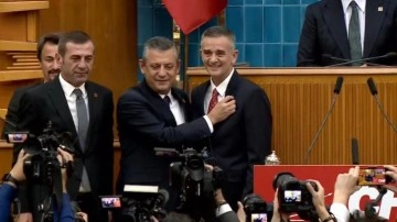 Akşener'in İYİ Parti'den attığı Dikbayır CHP'ye koştu! Rozeti taktı