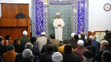 Ali Erbaş: M&uuml;jdeleyerek, yavrum 'namaz ne kadar b&uuml;y&uuml;k bir ibadet' diyelim