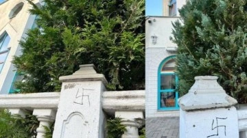 Almanya'da camiye &ccedil;irkin saldırı!  Gamalı ha&ccedil; &ccedil;izip ırk&ccedil;ı tehdit mektubu g&ouml;nderdiler