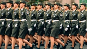 Almanya'nın Ukrayna'ya miğfer yardımı yapacak olması &uuml;lkede alay konusu oldu