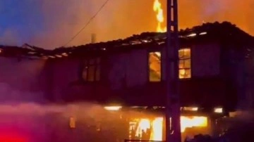 Amasya’da 4 ahşap ev yandı